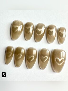 Gold Cateye Shimmer Heart Accent Press-On Nails